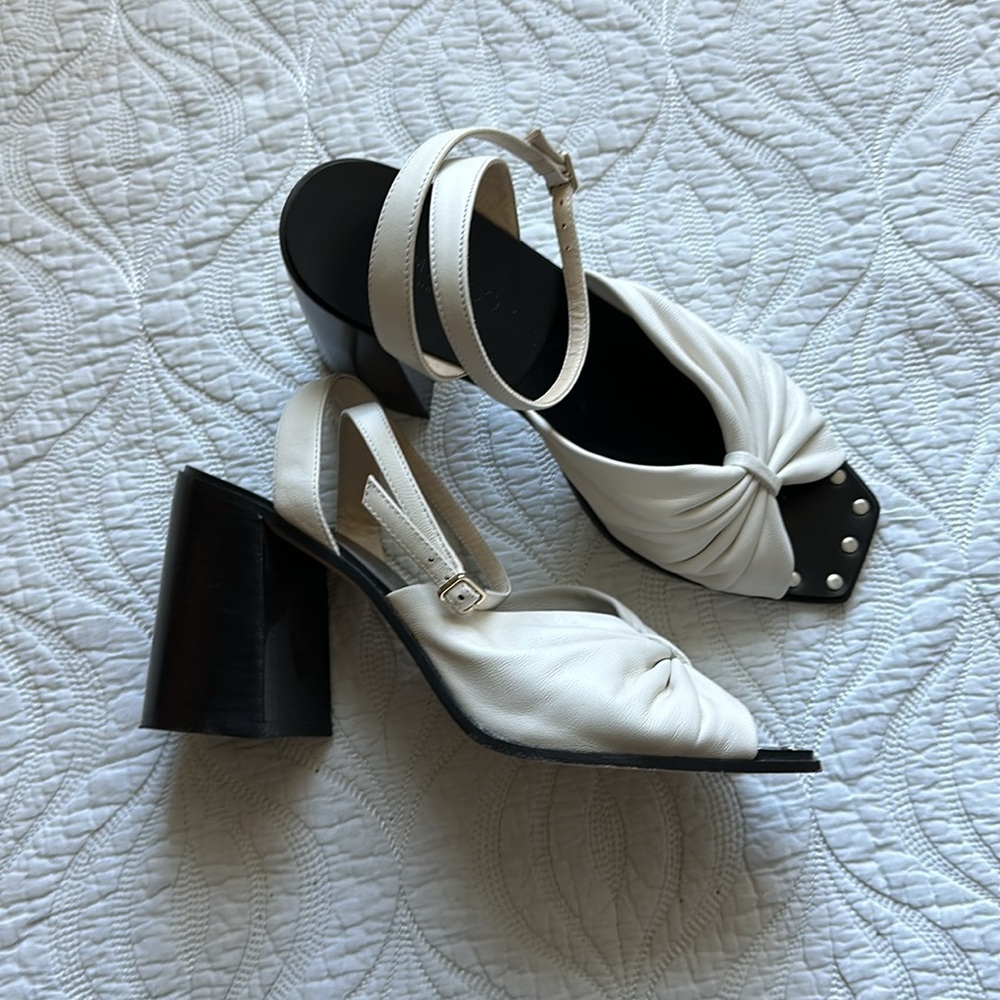 JIMMY CHOO White leather Bow Block Heel Sandals